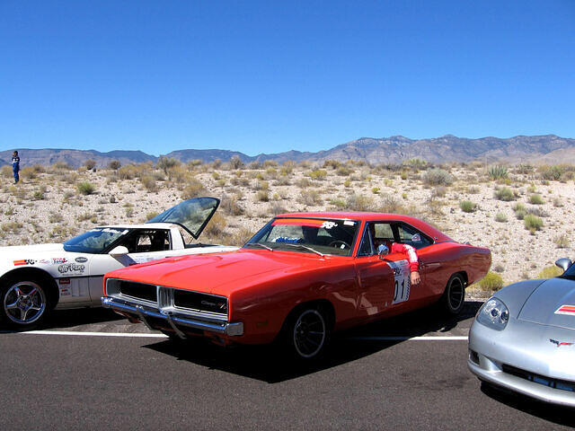 JOHN SCHNEIDER WITH GENERAL LEE AT FINISH